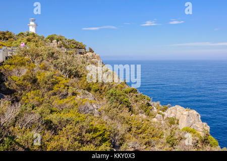 Eine unbemannte, automatische Leuchtturm im Freycinet National Park - Cape Tourville, Tasmanien, Australien Stockfoto