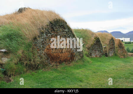 Traditionelle Torf bedeckt Häuser in Island Stockfoto