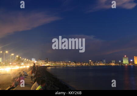 Downtown Mumbai Marine Drive nacht Stadtbild Indien Stockfoto