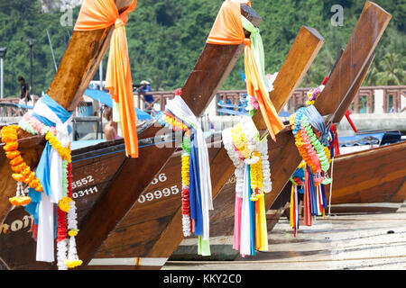 Thailand - Ko Phi Phi Don - traditionelle Boote von Krabi - Asien Stockfoto