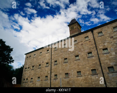 Die 4-stöckige Cell Block in Ruthin altes Gefängnis 1865 hinzugefügt Unterkünfte für bis zu 100 Insassen. Es in Reaktion auf die Gefängnisse Handeln gebaut wurde. Stockfoto