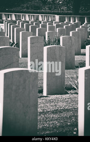 Grabsteine in Soldatenfriedhof Stockfoto