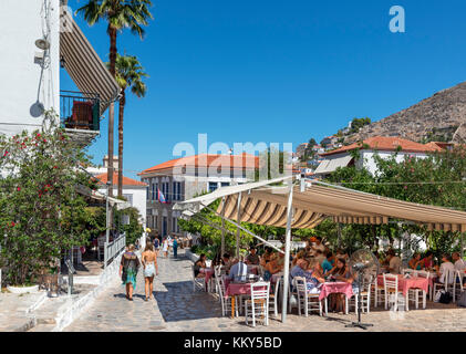 Griechische Taverne im Zentrum des Dorfes, Hydra, Saronische Inseln, Griechenland Stockfoto