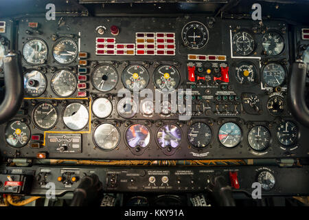 Flight desk control panel on an airplane designed for aerial cartography, reconnaissance and transport. Old technology aircraft. Stockfoto