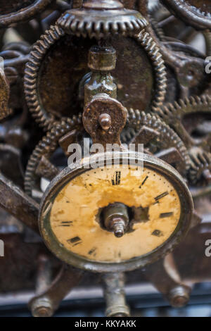 Alten Mechanismus der Turmuhr Zahnräder in die Uhr - Soft Focus Stockfoto