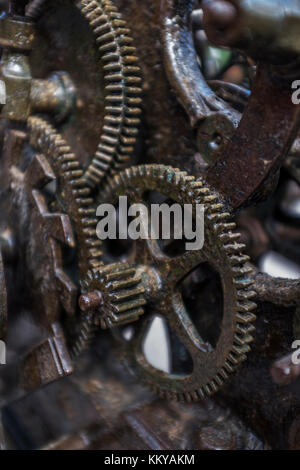 Alten Mechanismus der Turmuhr Zahnräder in die Uhr - Soft Focus Stockfoto