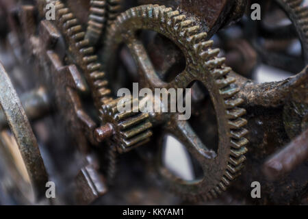 Alten Mechanismus der Turmuhr Zahnräder in die Uhr - Soft Focus Stockfoto