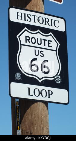 Williams, Arizona, USA, 23. Juni 2013: der historischen Route 66 Schleife Zeichen auf der Route 66 in Arizona. Stockfoto