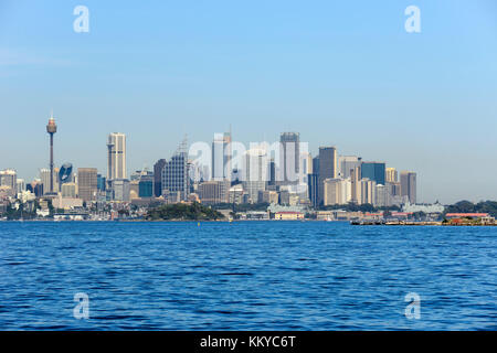 Sydney Central Business District von Einsiedler Bay, Vaucluse, einem östlichen Vorort von Sydney, New South Wales, Australien Stockfoto