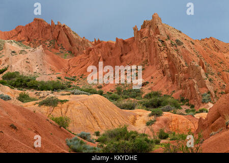 Rote Felsformationen wie Märchen Schloss bekannt, in kaji sagen, Kirgisistan, Stockfoto