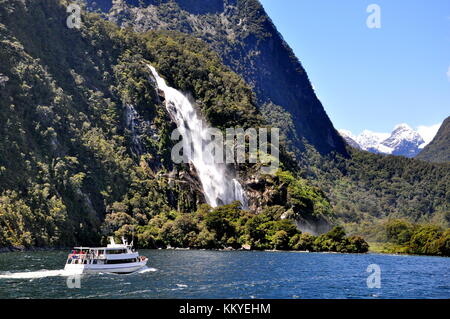 Lady Bowen fällt im Milford Sound, Fjordland, Neuseeland. Stockfoto