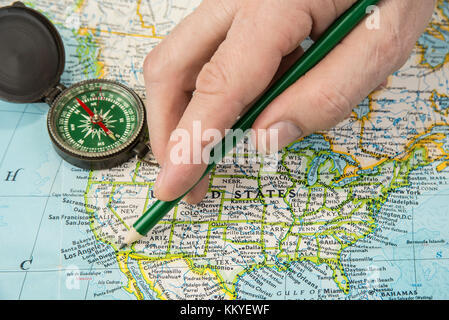 Usa-Karte mit Bleistift verweist auf verschiedene us-Stadt. Stockfoto