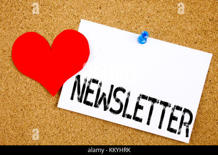 Konzeptionelle Handschrift Textunterschrift Inspiration zeigt Newsletter abonnieren Konzept für Internet Online-Kommunikation und Liebe geschrieben auf Sticky Not Stockfoto