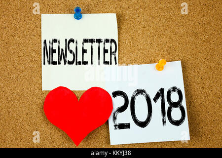 Konzeptionelle Handschrift Textunterschrift Inspiration zeigt Newsletter abonnieren Konzept für Internet Online-Kommunikation und Liebe geschrieben auf Sticky Not Stockfoto