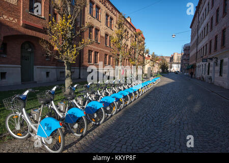 Göteborg City Bike Station in Haga in Göteborg. Haga ist ein historisches Wohngebiet, das bei Touristen in Mode und beliebt geworden ist. Stockfoto