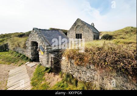 St. Tanwg Kirche in den küstennahen Sanddünen am Llandanwg, in der Nähe von Harlech, Gwynedd, Wales, UK.  Termine von 435 AD Stockfoto