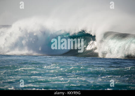 Bricht dann entlang der Küste der Insel Lanzarote Stockfoto