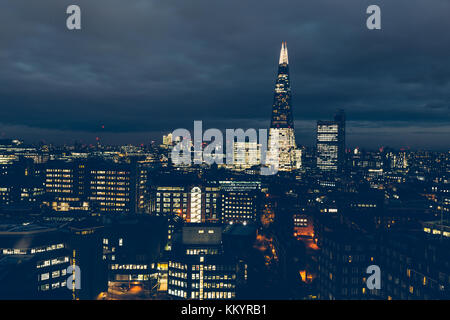 Luftaufnahme von London cityscapee Skyline bei Nacht mit shard Gebäude Stockfoto