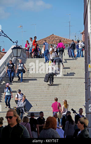 Ponte de Scalzi, über den Canal Grande in Venedig, Blick von Westen, Stockfoto