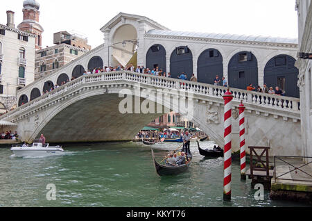 Venedig, Italien, Ansicht der kürzlich renovierten Rialto Brücke aus dem Norden, Stockfoto