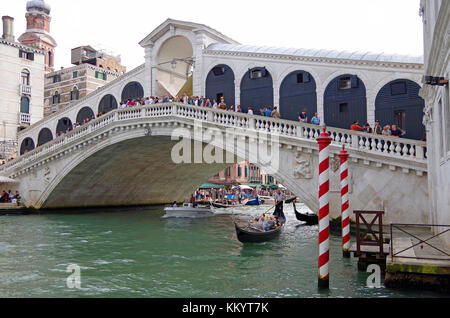 Venedig, Italien, Ansicht der kürzlich renovierten Rialto Brücke aus dem Norden, Stockfoto