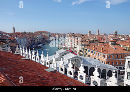 Blick vom neuen Dachterrasse von Fontego (Fondaco dei Tedeschi), in der Nähe der Rialto Brücke, Stockfoto