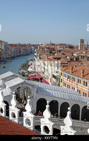 Blick vom neuen Dachterrasse von Fontego (Fondaco dei Tedeschi), in der Nähe der Rialto Brücke, Stockfoto