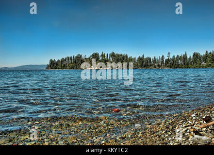 Ufer des Flathead Lake im nordwestlichen Montana Stockfoto