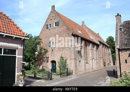 15. Jahrhundert ehemalige Pest Haus (Pesthuis). Altstadt von Harderwijk, Niederlande an Straat van Sevenhuysen Stockfoto