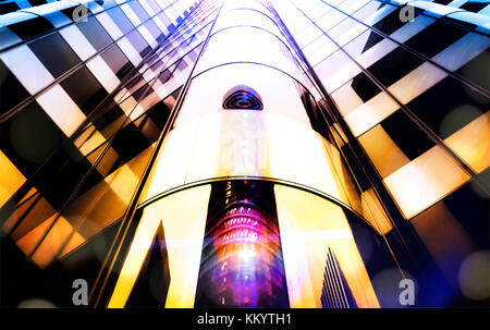 High key Skyscraper bei Sonnenuntergang mit Licht Orbs und Reflexionen. Stockfoto