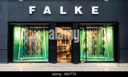 Falke Shop an der berühmten Einkaufsstraße Kurfürstendamm in Berlin, Deutschland. Stockfoto
