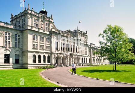 Cardiff University, Stadtzentrum von Cardiff, Wales. Das Hauptgebäude stammt aus dem Jahr 1905. Der Westeingang auf Museum Avenue. Stockfoto