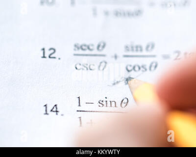 Studieren für anspruchsvolle mathematische Test Stockfoto