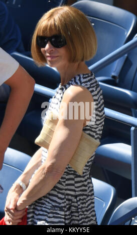 NEW YORK, NY - SEPTEMBER 04: Anna Wintour am 7. Tag der US Open 2016 im USTA Billie Jean King National Tennis Center am 4. September 2016 im Flushing Viertel des Queens Stadtbezirks von New York City Leute: Anna Wintour Stockfoto