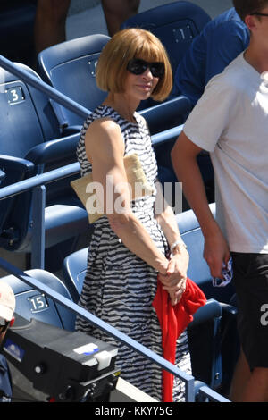 NEW YORK, NY - SEPTEMBER 04: Anna Wintour am 7. Tag der US Open 2016 im USTA Billie Jean King National Tennis Center am 4. September 2016 im Flushing Viertel des Queens Stadtbezirks von New York City Leute: Anna Wintour Stockfoto