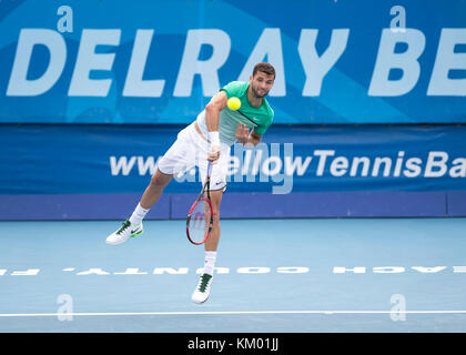 DELRAY BEACH, FL - FEBRUAR 18: Grigor Dimitrov bei den Delray Beach Open im Delray Beach Stadium & Tennis Center am 18. Februar 2016 in Delray Beach, Florida. Personen: Grigor Dimitrov Stockfoto