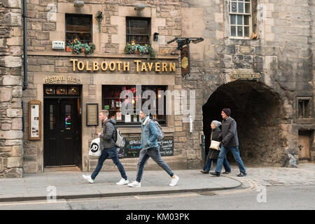 Mautstelle Taverne und Old Tolbooth Wynd, Canongate, Edinburgh, Schottland, Großbritannien Stockfoto