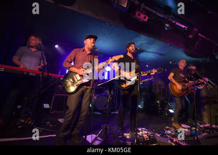 BNQT ist eine Supergruppe mit Fran Healy (Travis), Alex Kapranos (Franz Ferdinand), Eric Pulido (Midlake), Ben Bridwell (Band of Horses) und Jason Lytle (Grandaddy) mit: BNQT Where: Glasgow, Schottland, United Kingdom When: 01 Nov 2017 Credit: Peter Kaminski/WENN.com Stockfoto