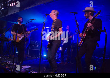 BNQT ist eine Supergruppe mit Fran Healy (Travis), Alex Kapranos (Franz Ferdinand), Eric Pulido (Midlake), Ben Bridwell (Band of Horses) und Jason Lytle (Grandaddy) mit: BNQT Where: Glasgow, Schottland, United Kingdom When: 01 Nov 2017 Credit: Peter Kaminski/WENN.com Stockfoto