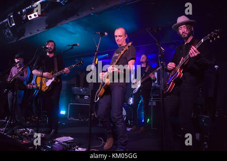 BNQT ist eine Supergruppe mit Fran Healy (Travis), Alex Kapranos (Franz Ferdinand), Eric Pulido (Midlake), Ben Bridwell (Band of Horses) und Jason Lytle (Grandaddy) mit: BNQT Where: Glasgow, Schottland, United Kingdom When: 01 Nov 2017 Credit: Peter Kaminski/WENN.com Stockfoto