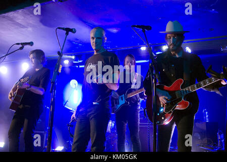 BNQT ist eine Supergruppe mit Fran Healy (Travis), Alex Kapranos (Franz Ferdinand), Eric Pulido (Midlake), Ben Bridwell (Band of Horses) und Jason Lytle (Grandaddy) mit: BNQT Where: Glasgow, Schottland, United Kingdom When: 01 Nov 2017 Credit: Peter Kaminski/WENN.com Stockfoto