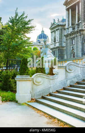 Wien, Österreich - 31. August 2012: Skulptur von Putten Engel an der Treppe der Burggarten, Wien in Österreich. Neue Burg ist Teil der Hofburg und Historica Stockfoto