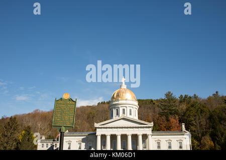 Vermont State House außen gegen den blauen Himmel an einem sonnigen Tag, Stockfoto