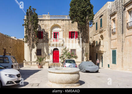 Haus in eckigen in Mdina, Malta Stockfoto