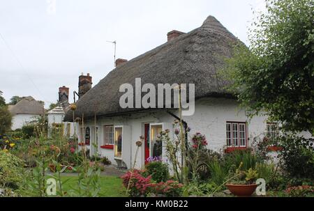 Irische strohgedeckten Thatch cottage Adare Limerick Irland Stockfoto