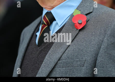 Dame Barbara Windsor und Shane Richie sind Mitglied der Parachute Regiment Band an der Liverpool Street Station zum London Poppy Day der Royal British Legion. Am 12. Jahr des London Poppy Day werden 2000 Mitarbeiter, Veteranen und Freiwillige in den Bahnhöfen, Straßen und Büroblöcken der Hauptstadt antreten, um an einem einzigen Tag eine Million Pfund aufzubringen. Es ist die größte Bargeldsammlung dieser Art in Europa und findet auf halbem Weg durch den Poppy Appeal statt. Mit: Atmosphäre Wo: London, Großbritannien Wann: 02. November 2017 Guthaben: WENN.com Stockfoto