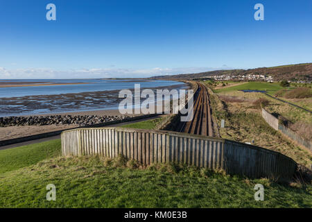 Llanelli Millennium Coastal Park in der Nähe von Ashford, auf der Suche nach Westen Richtung Burry Port und Pwll Stockfoto