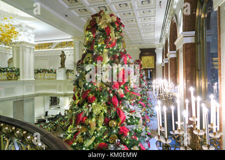 Urlaub Dekorationen an der Lotte New York Palace Hotel, New York City, USA Stockfoto