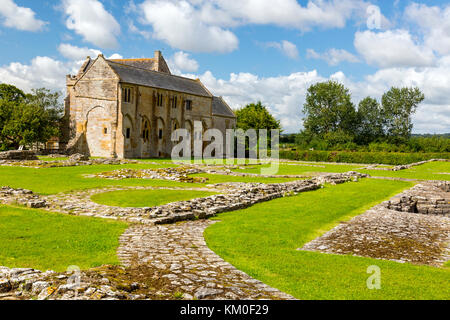 Nur der Abt Haus des ehemaligen mittelalterlichen Benediktinerabtei und die Positionen der Wände und Gebäude bleiben in Muchelney, Somerset, England, Großbritannien Stockfoto