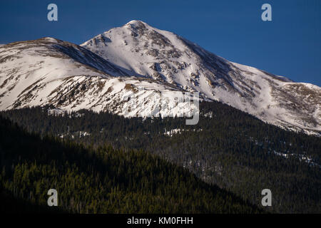 Mount Sniktau im frühen Winter, in der Nähe von Loveland, Colorado. Stockfoto